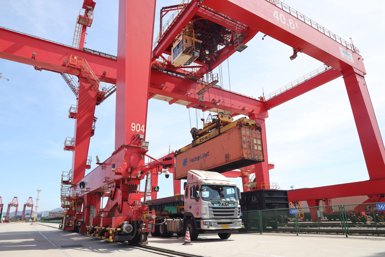 xpj官网津巴布韦Bikita矿山首批透锂长石精矿到港